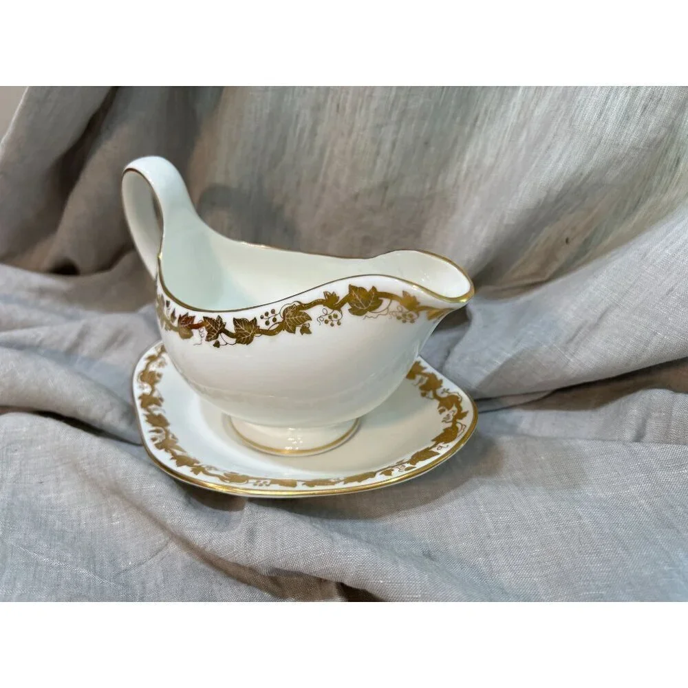 Wedgwood Whitehall Gravy Boat with Attached Underplate